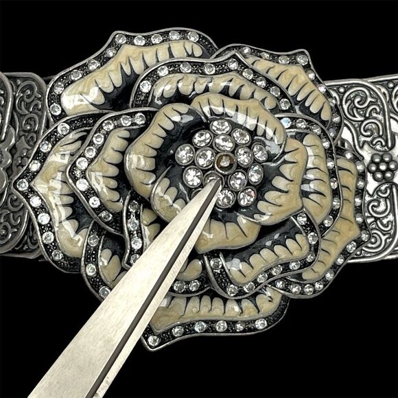 Belt Large Silver Toned Fishscale Rhinestone Flower Buckle Elastic 30 1/2 Inches - Picture 5 of 8